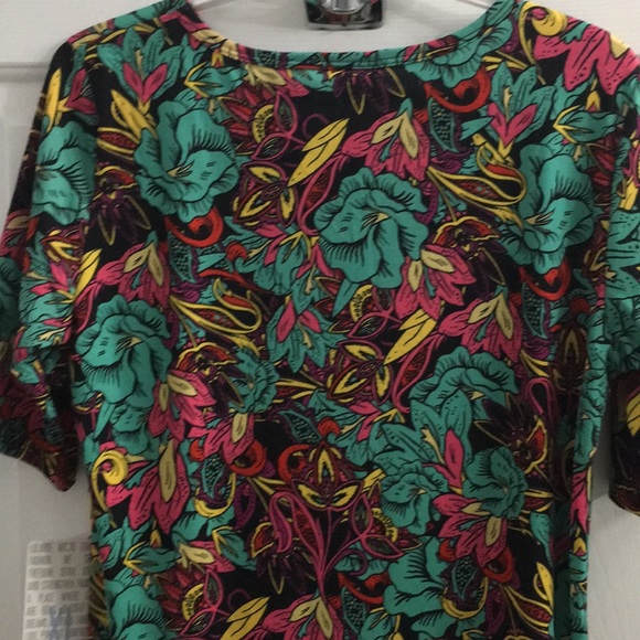🎉💕BEAUTIFUL BNWT LULAROE XL GIGI TOP💕🎉 - Picture 4 of 8